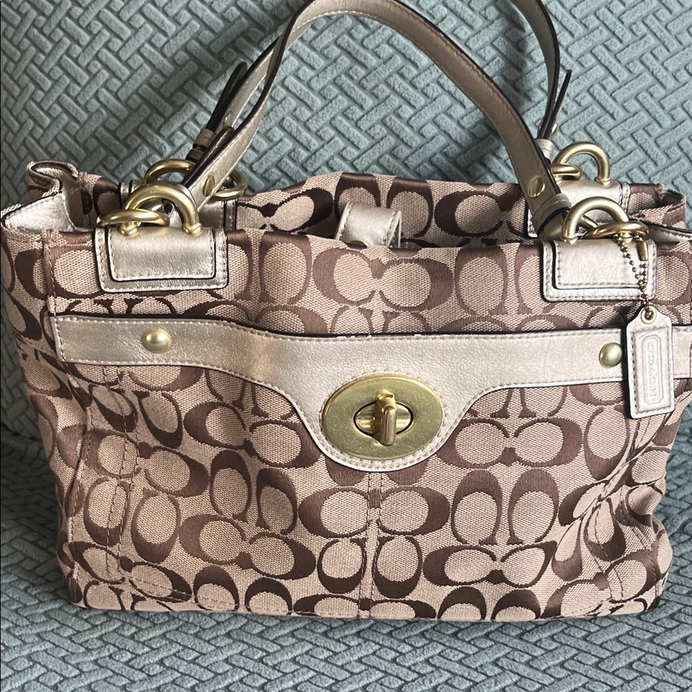 Coach Penelope Excellent Condition Signature Print &Gold Leather Trim